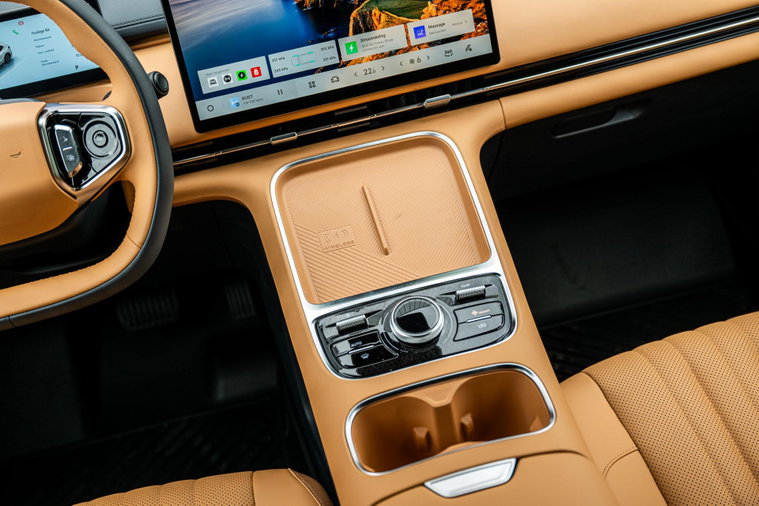 Vehicle Image 14
