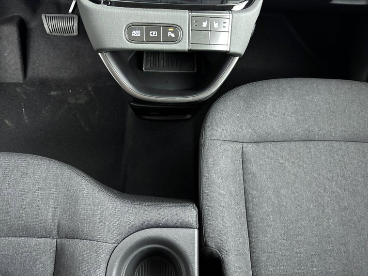 Vehicle Image 24