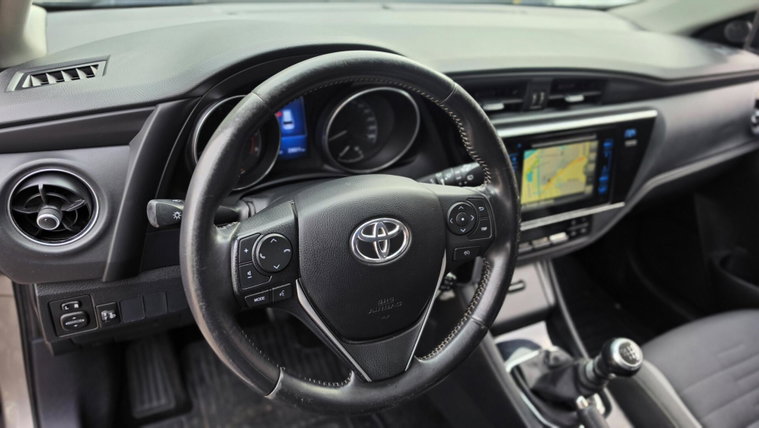 Vehicle Image 16