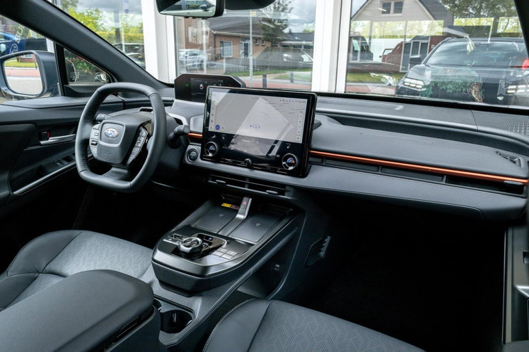 Vehicle Image 9