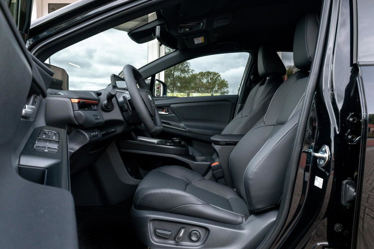 Vehicle Image 10