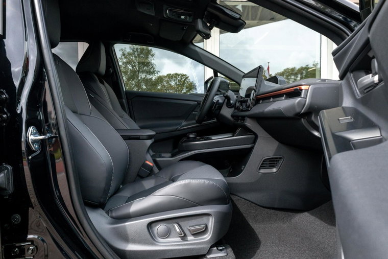 Vehicle Image 11