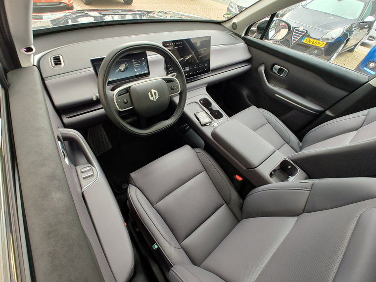 Vehicle Image 14