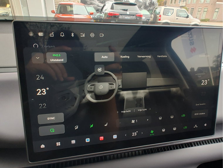 Vehicle Image 17