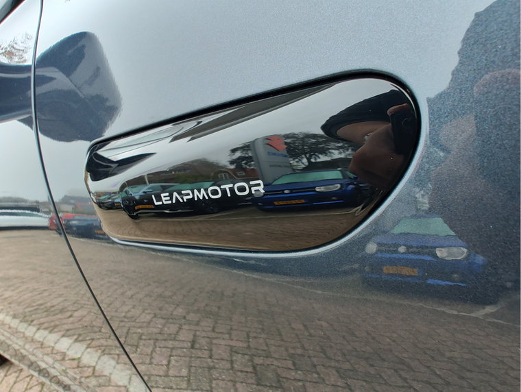Vehicle Image 33