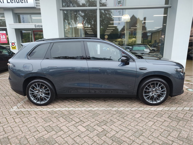 Vehicle Image 6