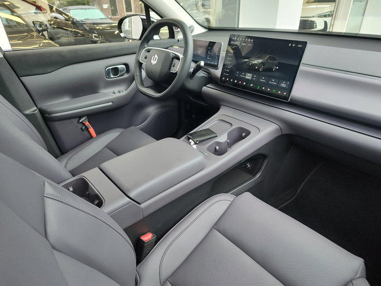 Vehicle Image 9