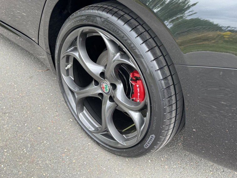 Vehicle Image 32