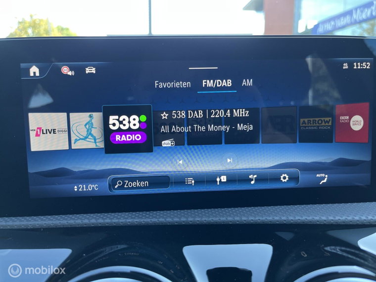 Vehicle Image 25