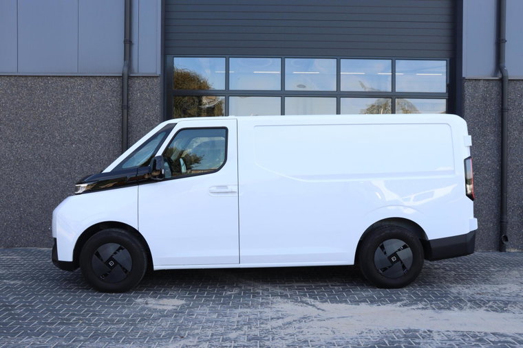 Vehicle Image 12