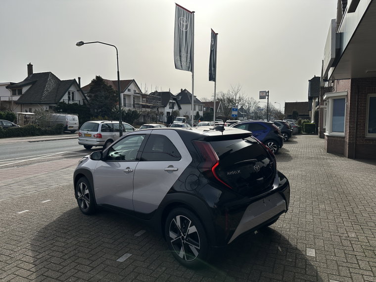 Vehicle Image 7