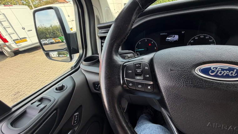 Vehicle Image 24