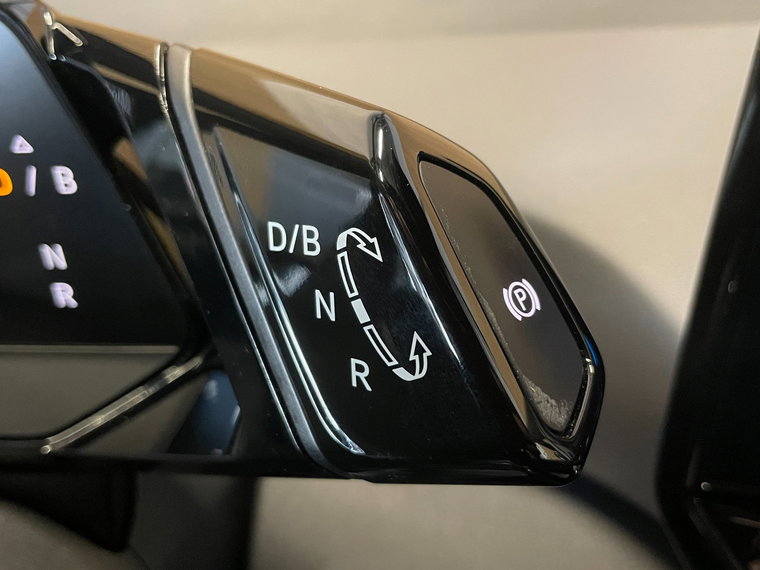 Vehicle Image 38