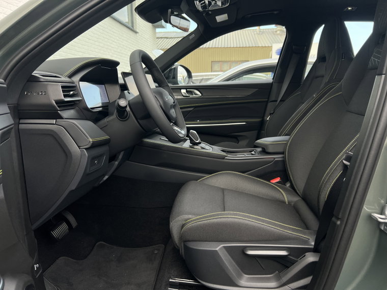 Vehicle Image 21