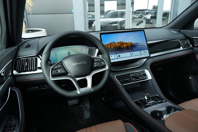 Vehicle Image 12