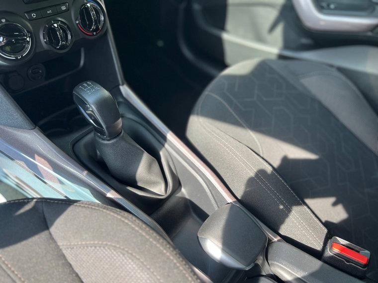 Vehicle Image 25