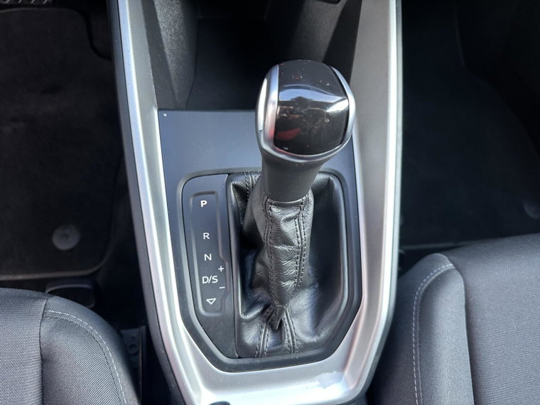 Vehicle Image 24