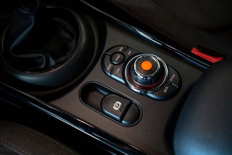 Vehicle Image 23