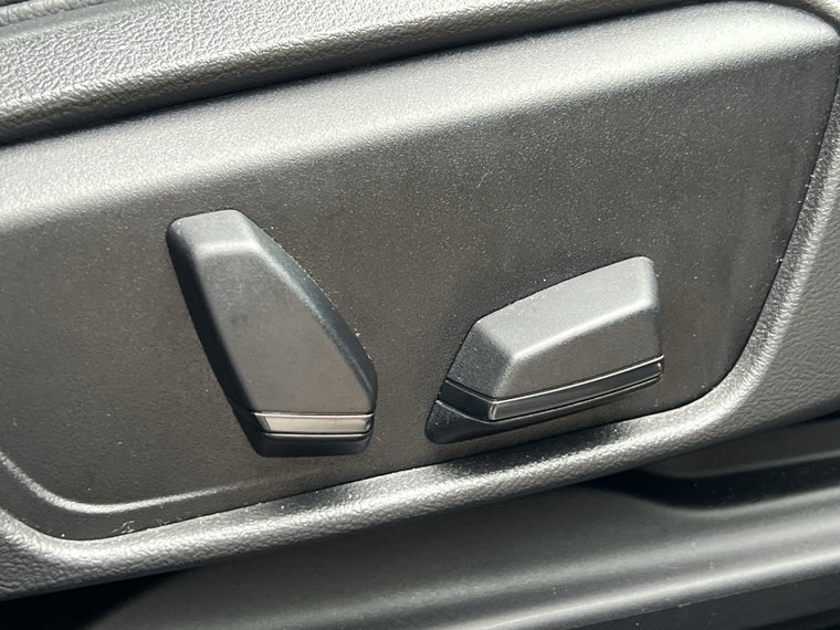 Vehicle Image 38