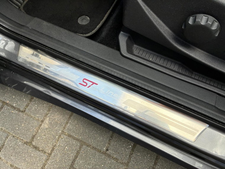 Vehicle Image 52