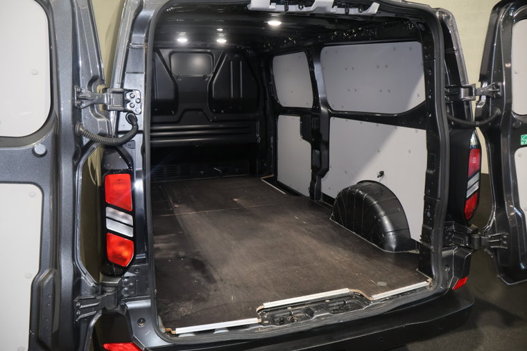 Vehicle Image 13