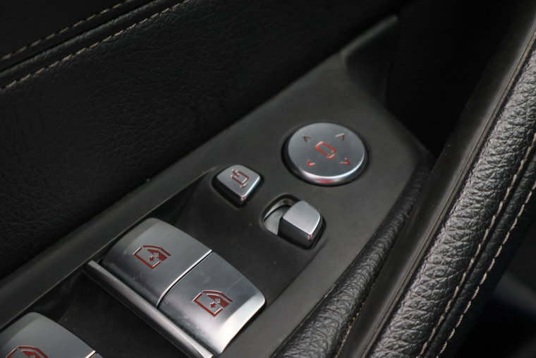 Vehicle Image 32