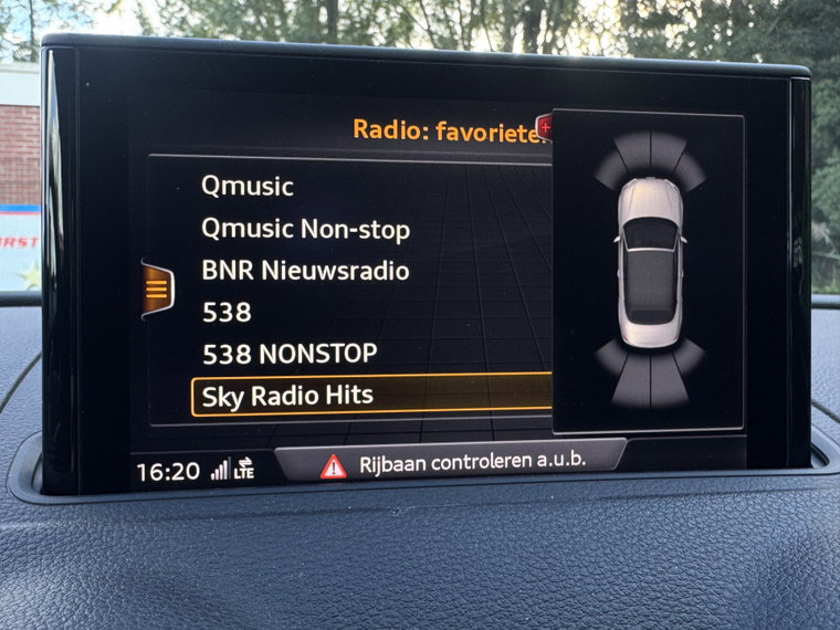 Vehicle Image 32