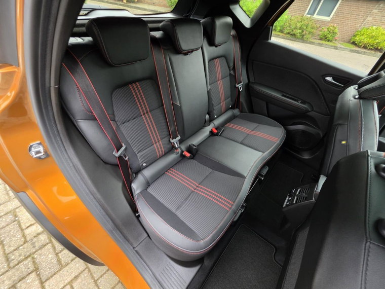 Vehicle Image 32