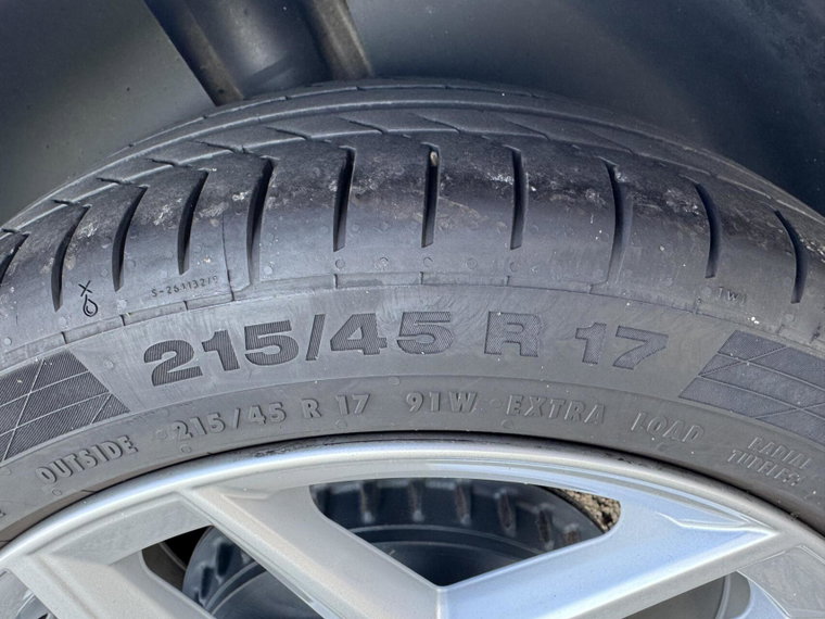 Vehicle Image 32
