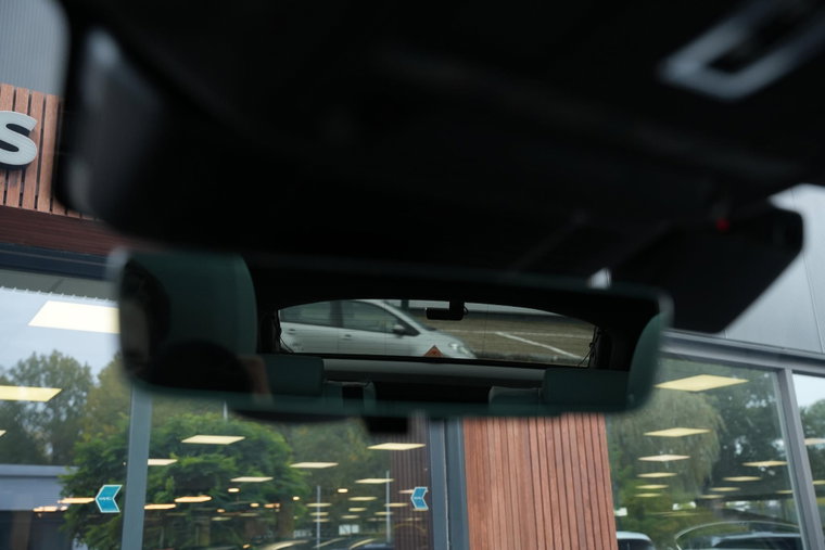 Vehicle Image 38