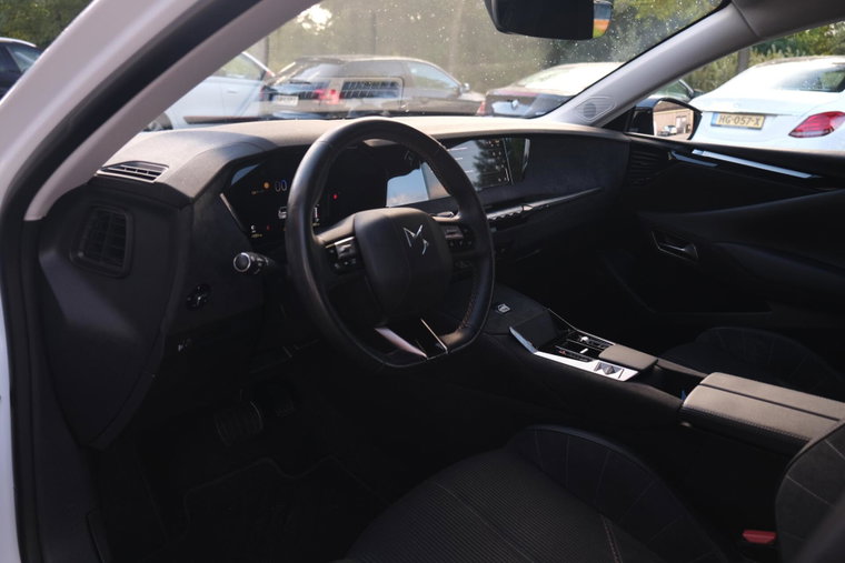 Vehicle Image 33