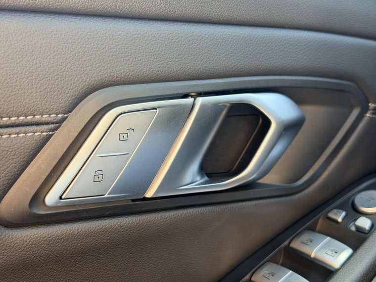 Vehicle Image 37