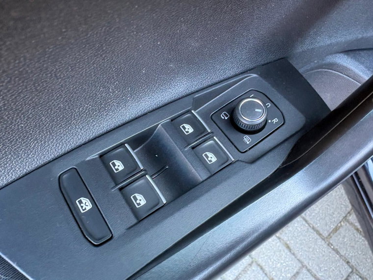 Vehicle Image 26