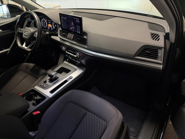 Vehicle Image 22