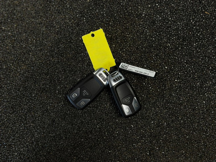 Vehicle Image 23