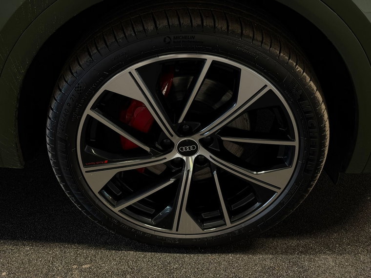 Vehicle Image 8