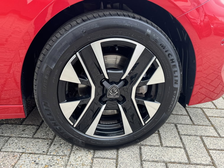 Vehicle Image 16