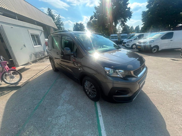 Vehicle Image 7