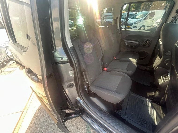 Vehicle Image 11