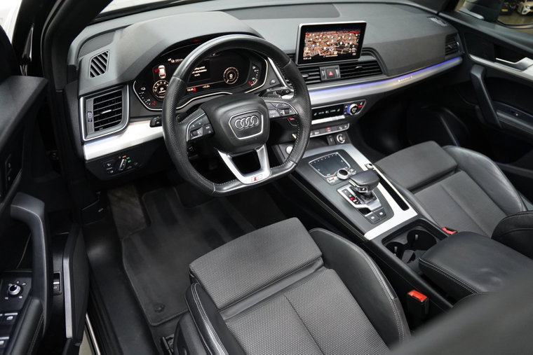 Vehicle Image 12
