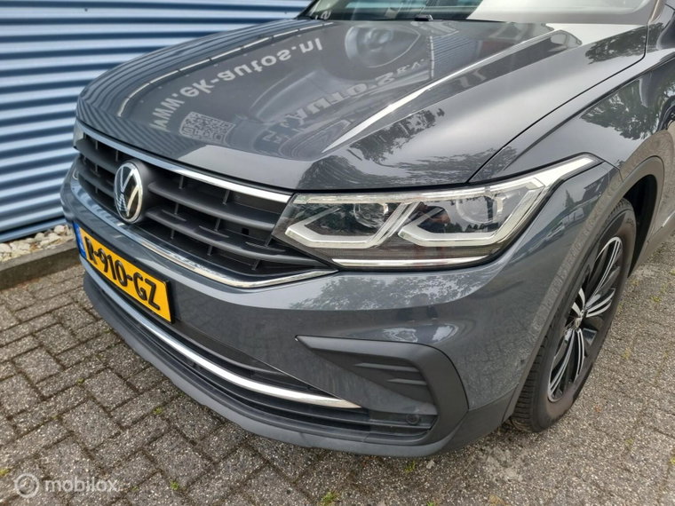 Vehicle Image 28