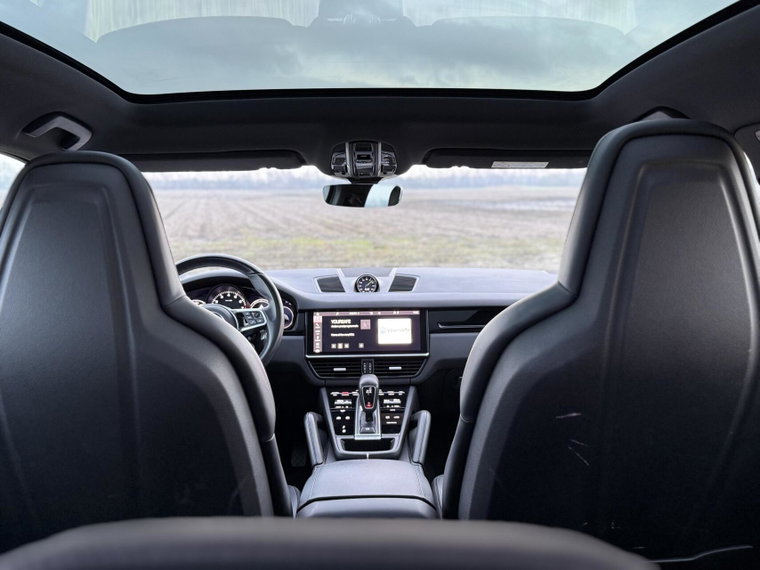 Vehicle Image 18