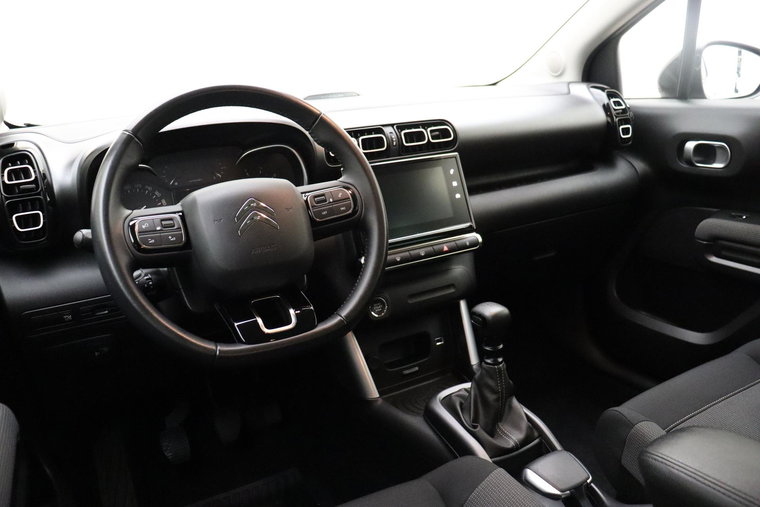 Vehicle Image 16