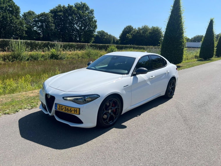 Vehicle Image 35