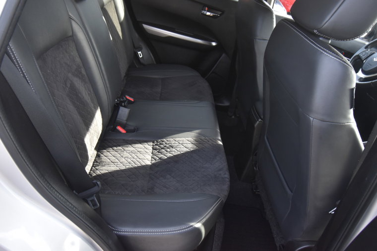 Vehicle Image 12