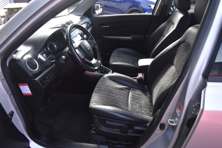 Vehicle Image 25