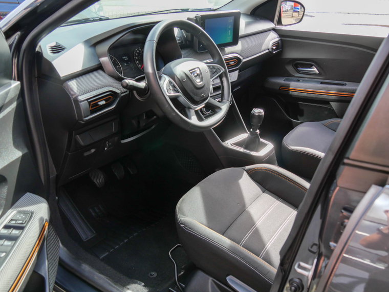 Vehicle Image 12