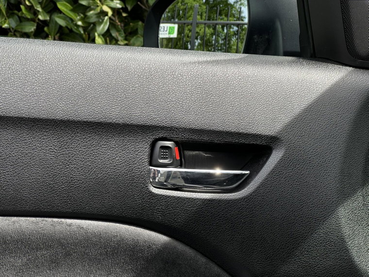 Vehicle Image 37