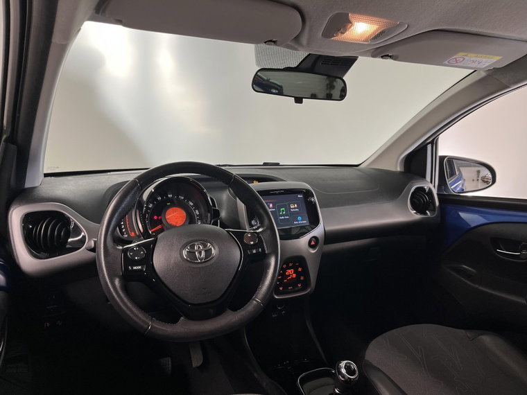 Vehicle Image 12