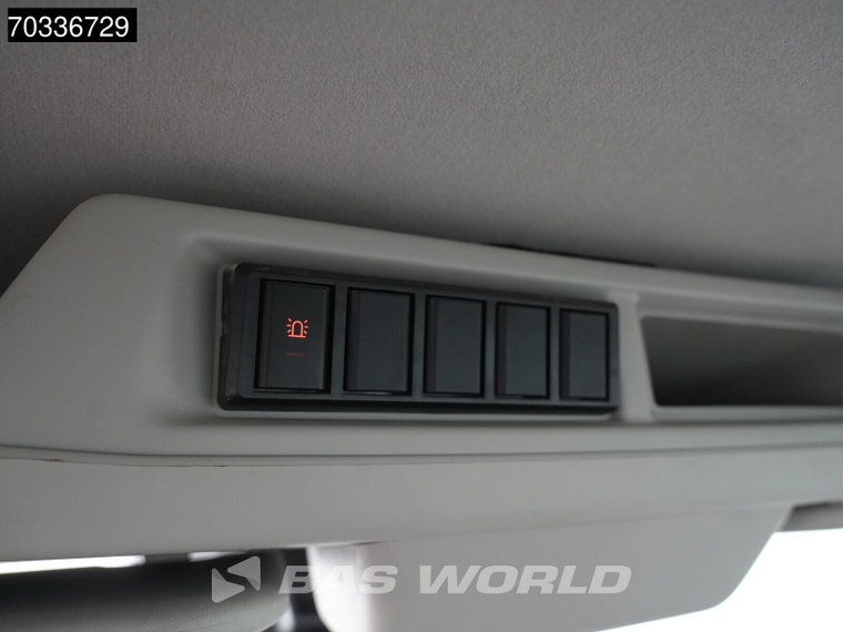Vehicle Image 33
